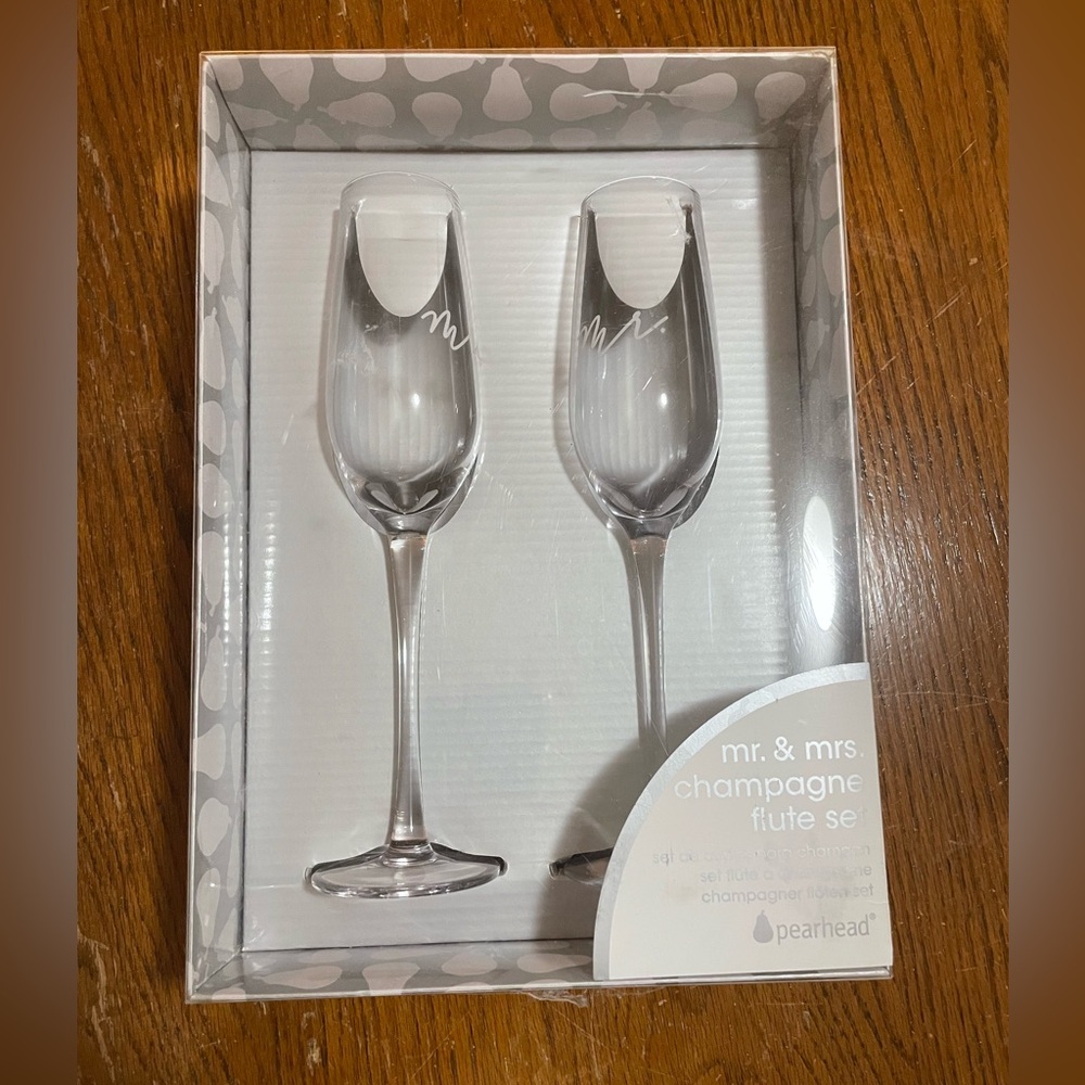 🥂 MR & MRS Champagne Glasses